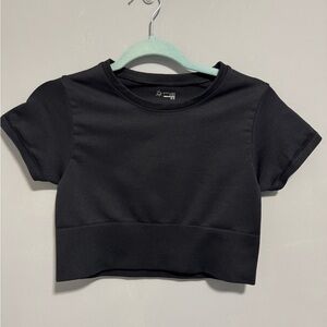 ECU- Aeire Offline- Sidewalk Seamless cropped tee. Black size M